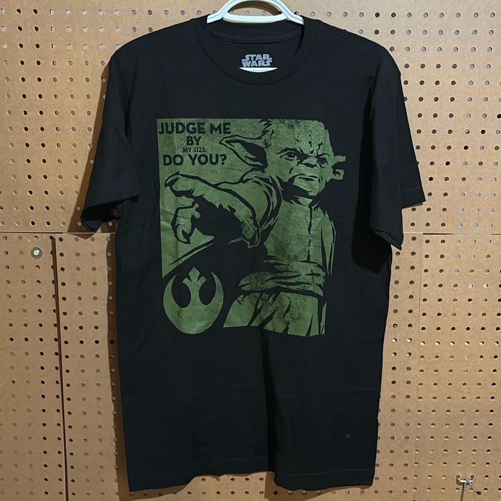 Star Wars Yoda T-shirt, men’s size medium